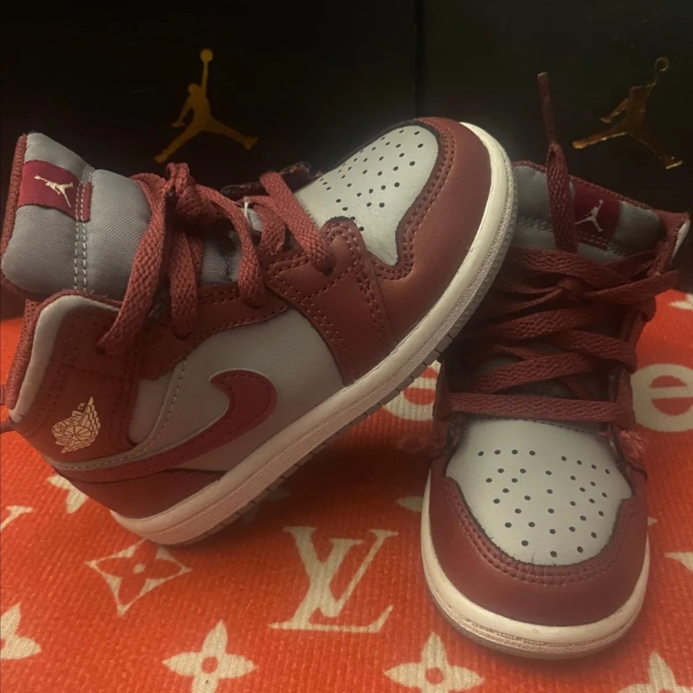 Jordan 1 toddler 8C